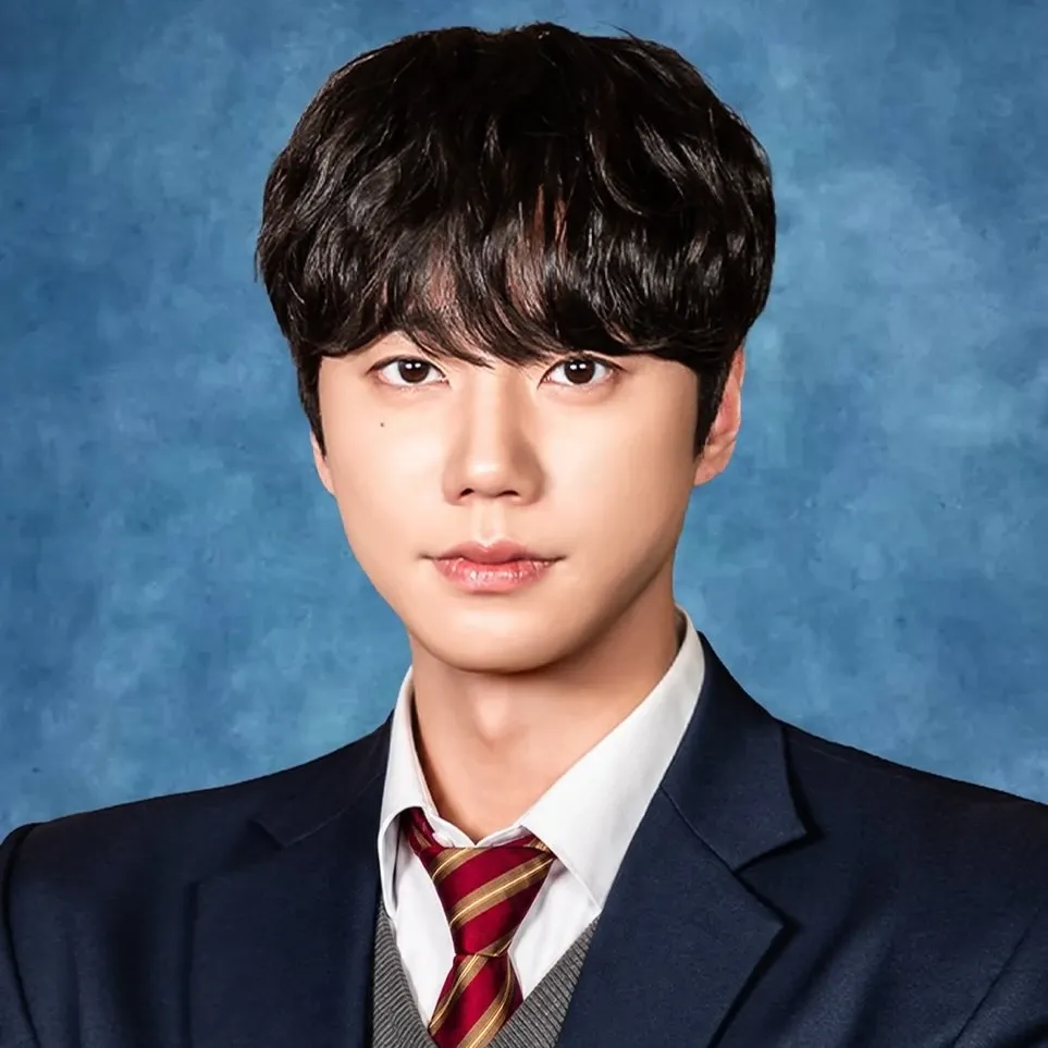 Latest photo of Lee Junyoung