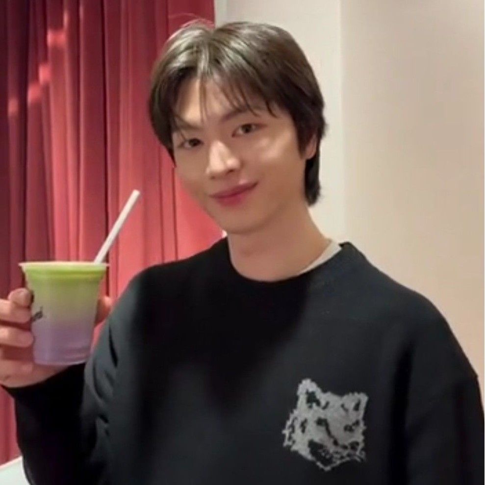 Latest photo of Yook Sungjae