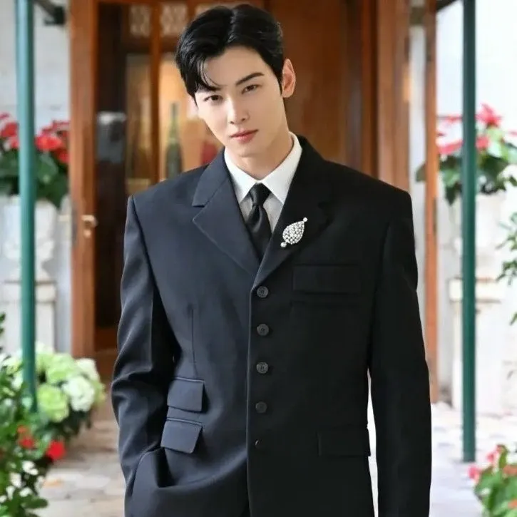 Latest photo of Cha Eunwoo