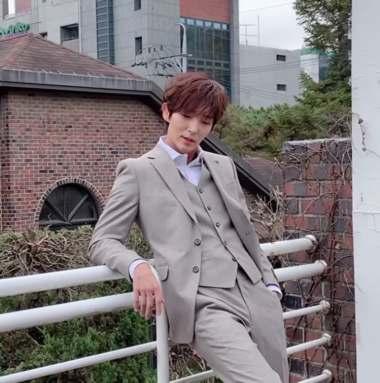 Behind-the-scenes cut of Lee Joongi