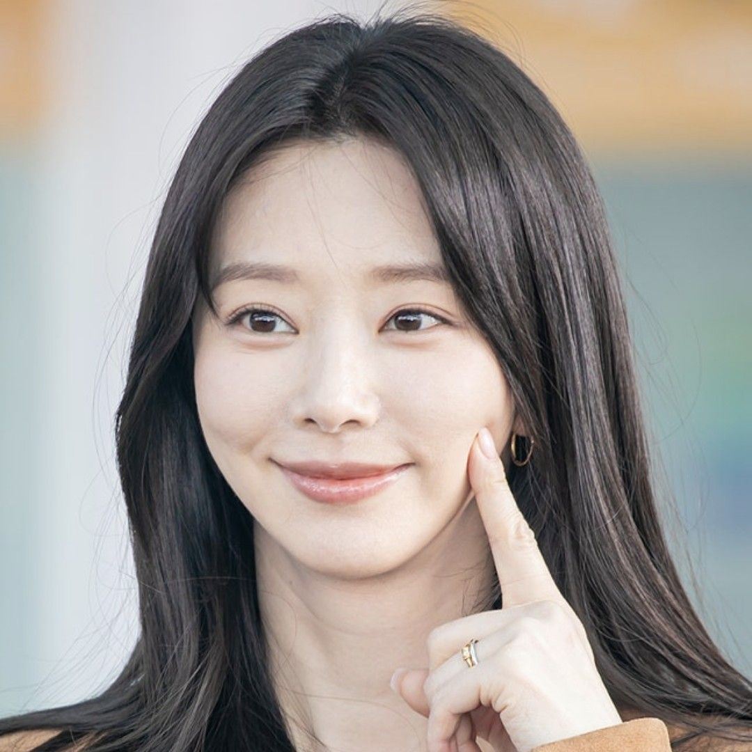 Behind-the-scenes cut of Lee Joobeen