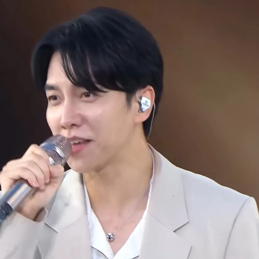 Behind-the-scenes cut of Lee Seunggi