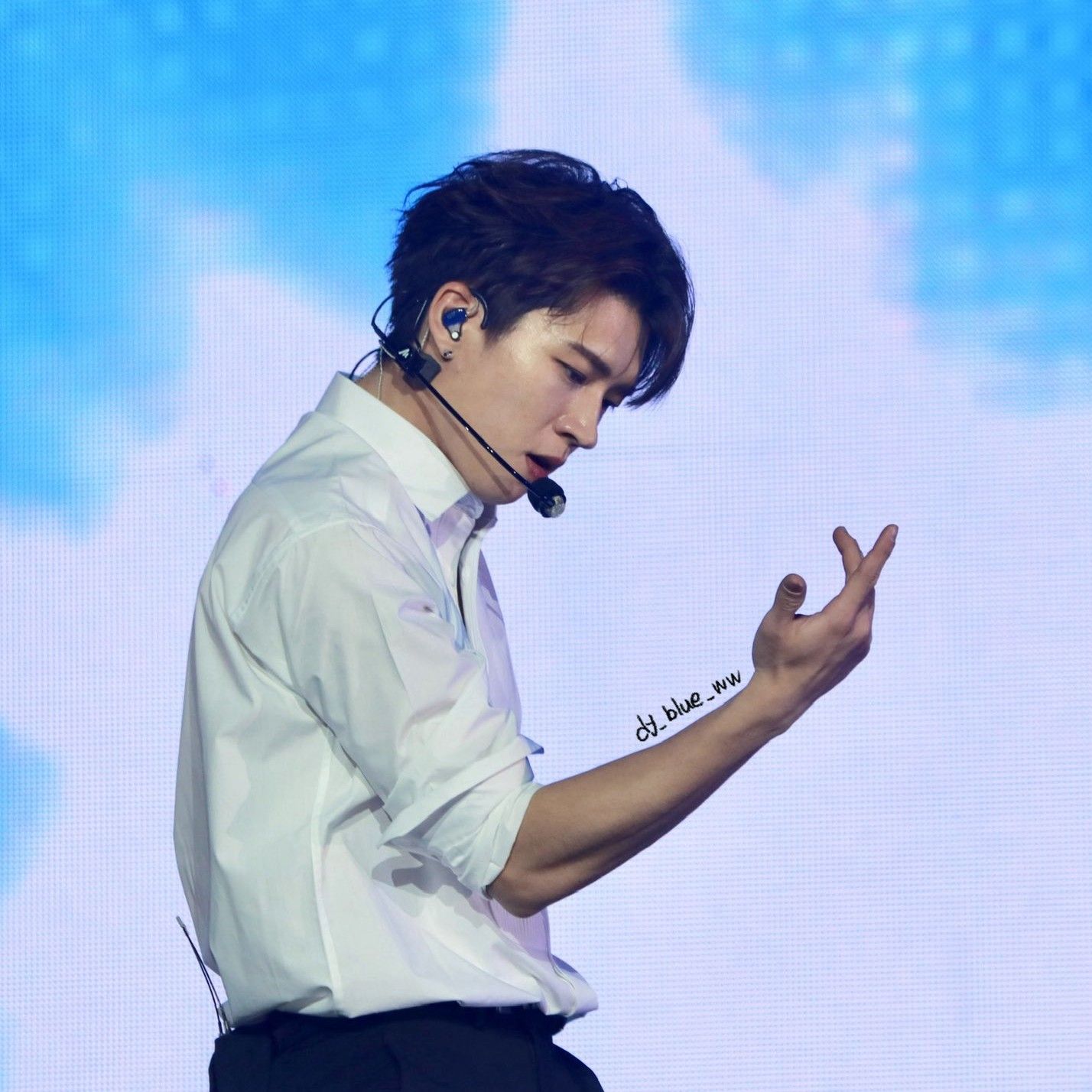 Behind-the-scenes cut of Nam Woohyun