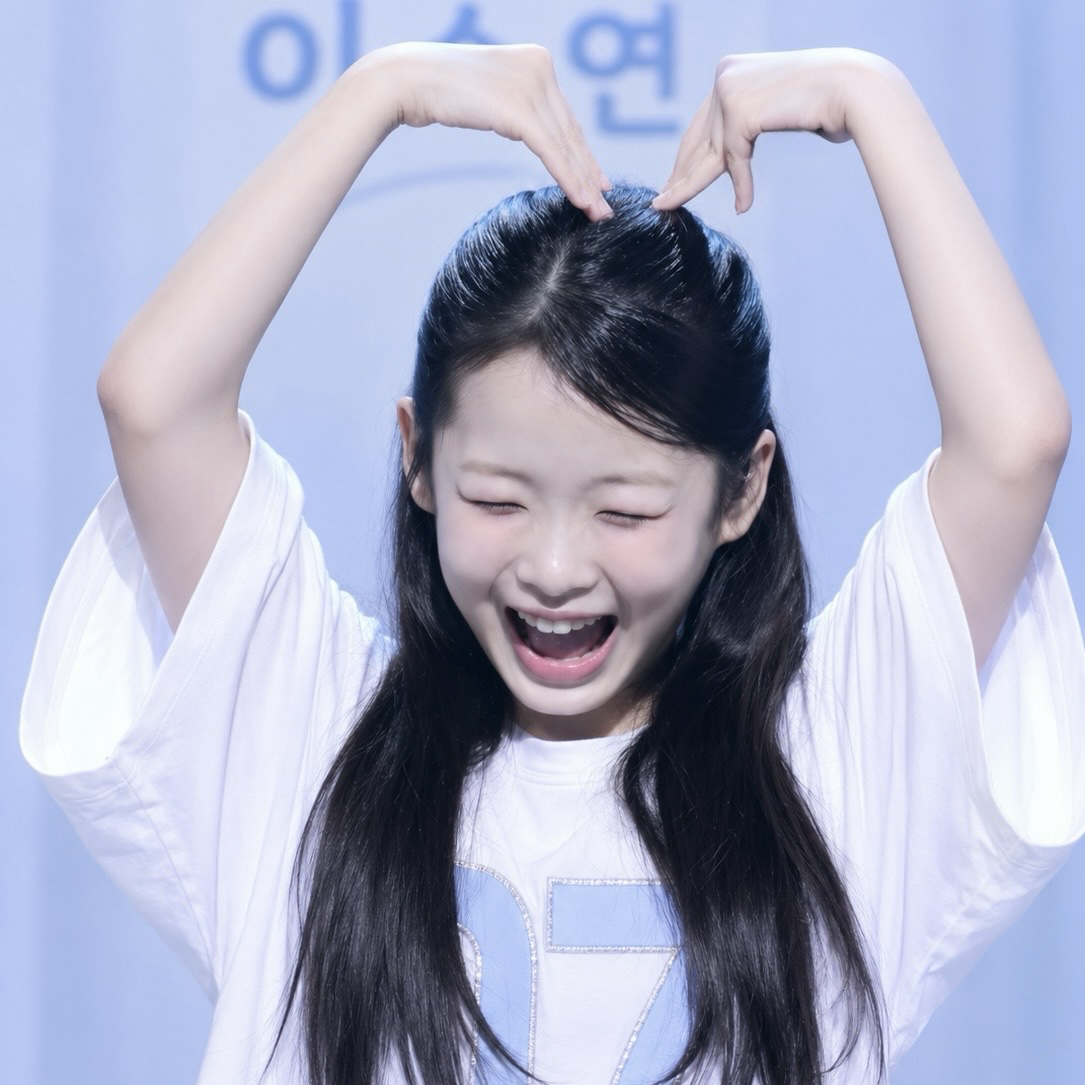 Behind-the-scenes cut of Lee Sooyeon