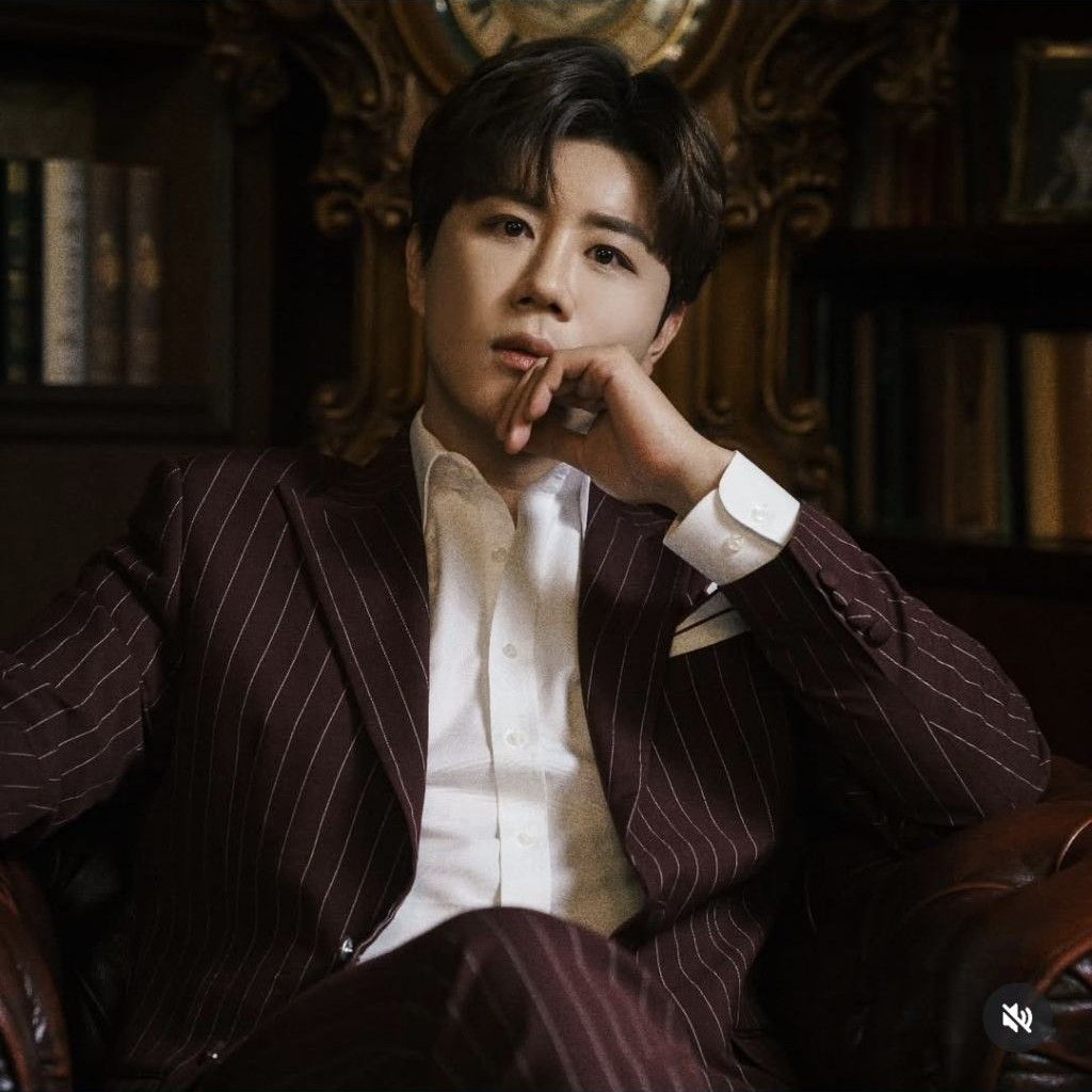 チン・ヘソンのビハインドカット