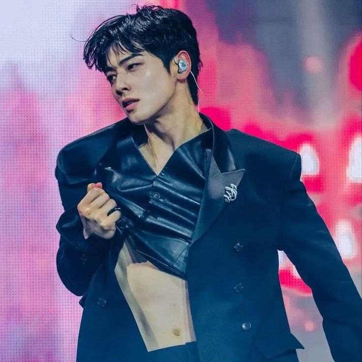Recent activity shot of Cha Eunwoo