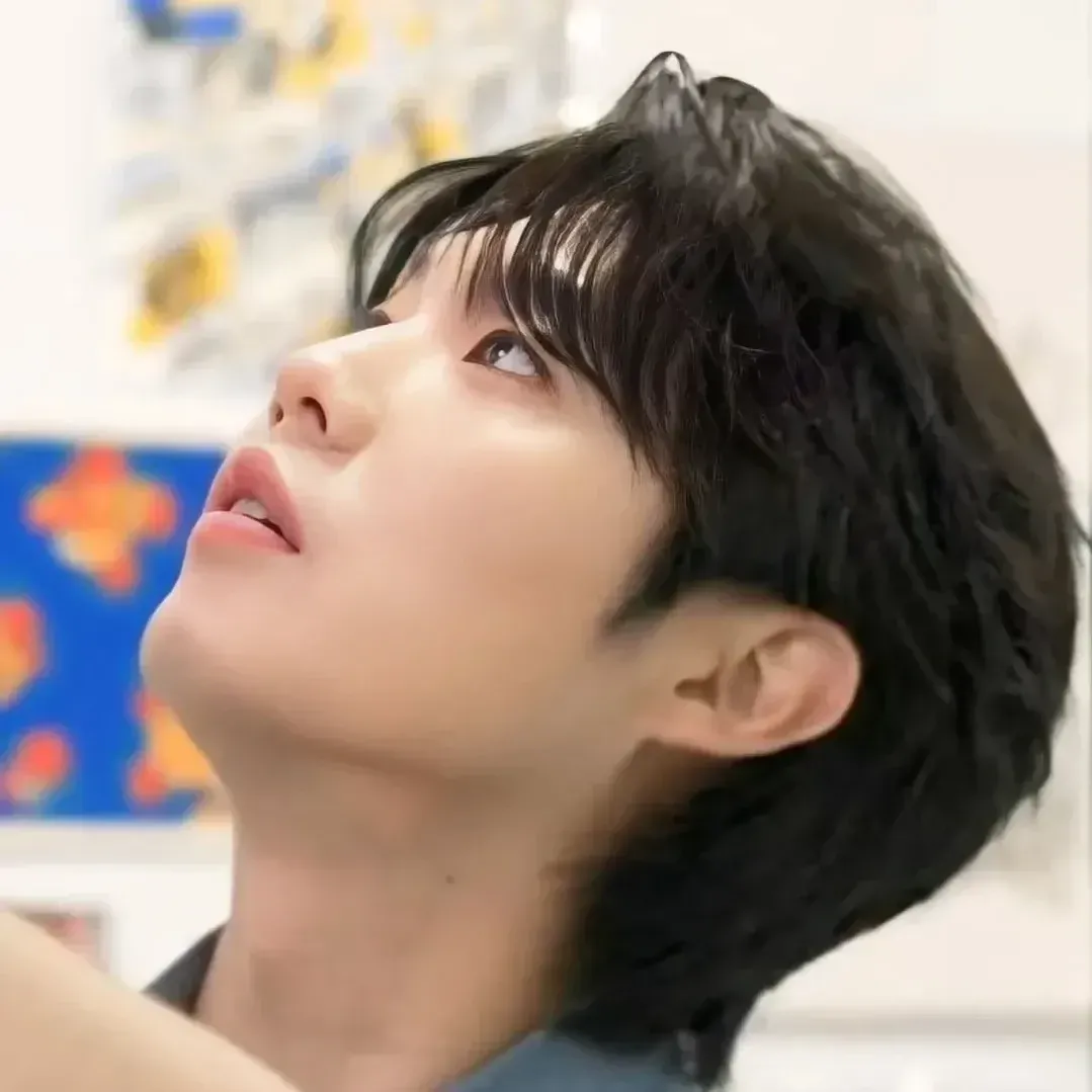 A moment captured by a fan of Son Taejin