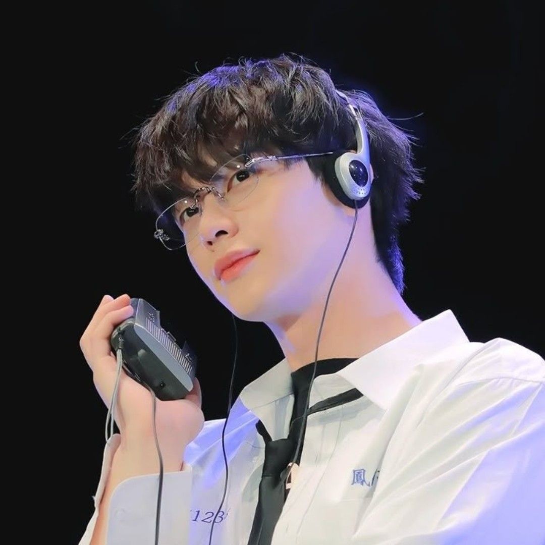 Recent activity shot of Yook Sungjae