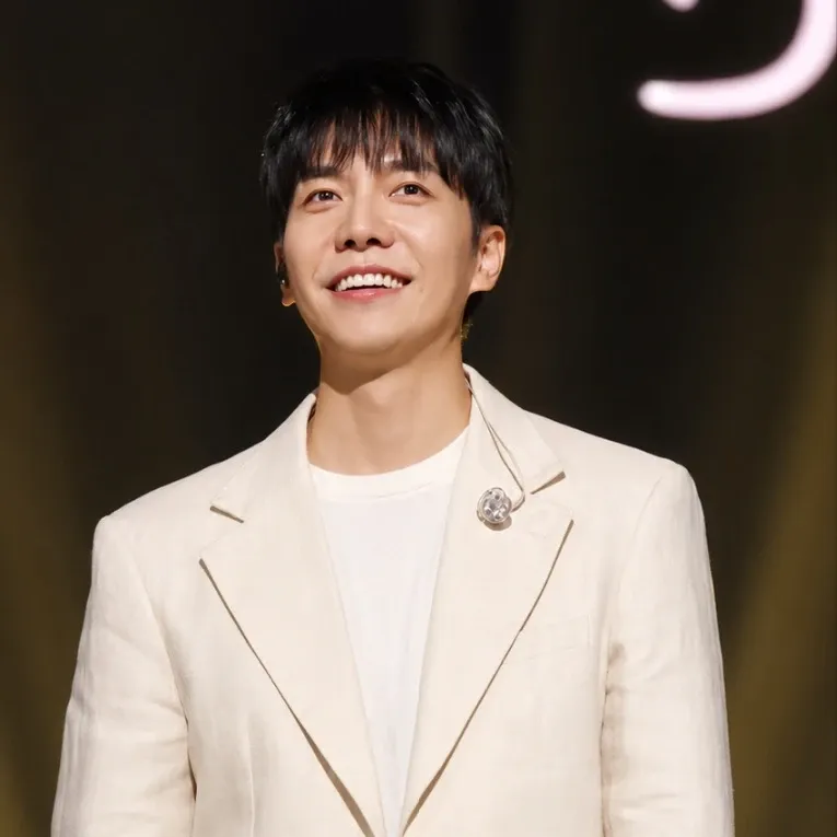 Latest photo of Lee Seunggi