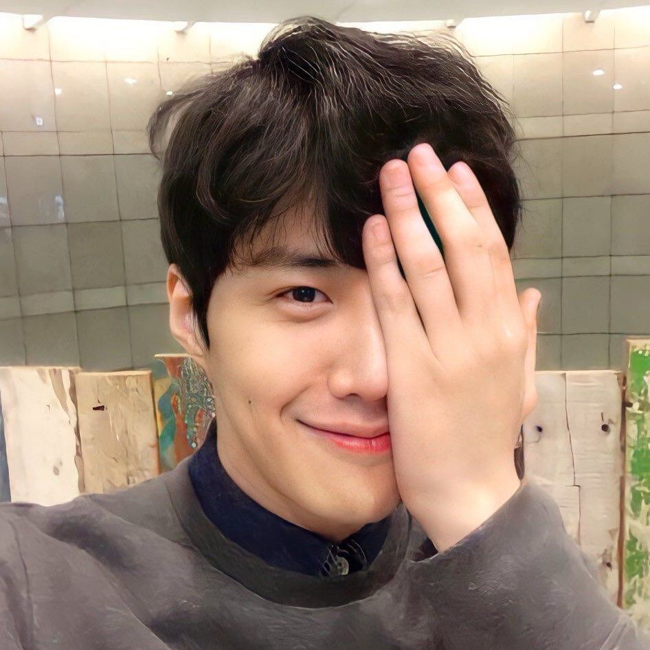 Behind-the-scenes cut of Kim Seonho