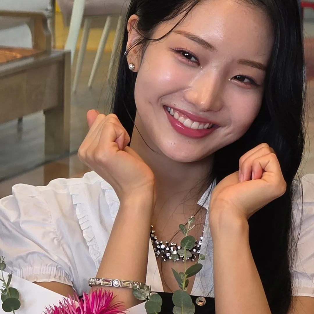 Behind-the-scenes cut of Kim Soyeon (2004)