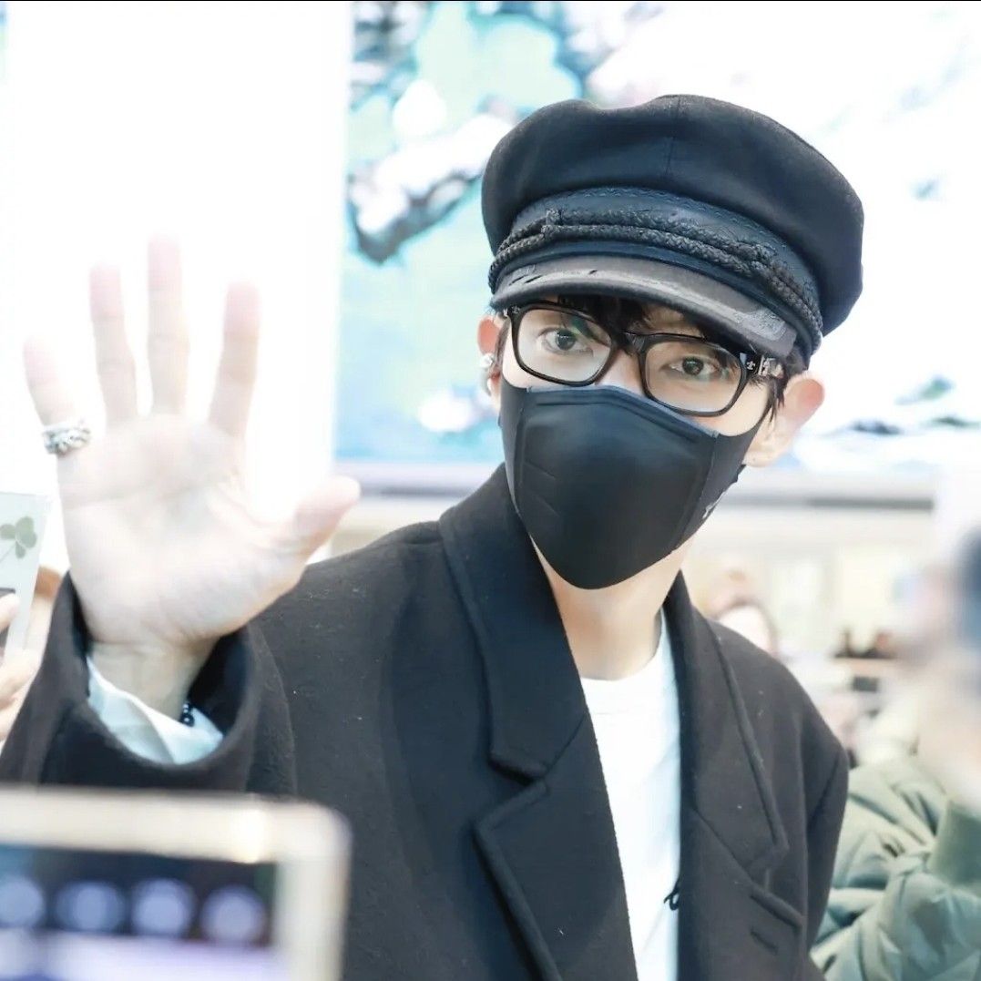 Behind-the-scenes cut of Lee Joongi