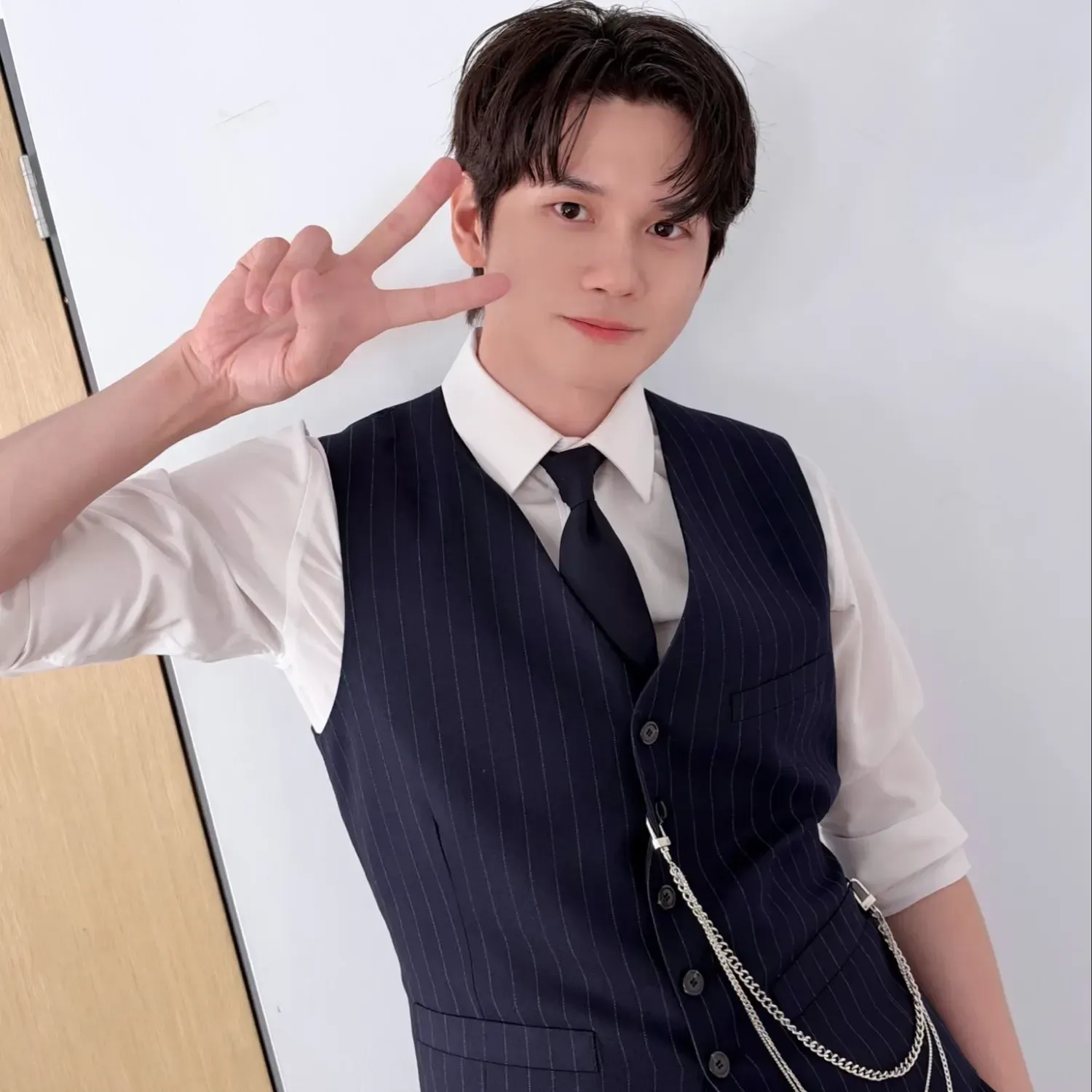 Behind-the-scenes cut of Ong Seongwu