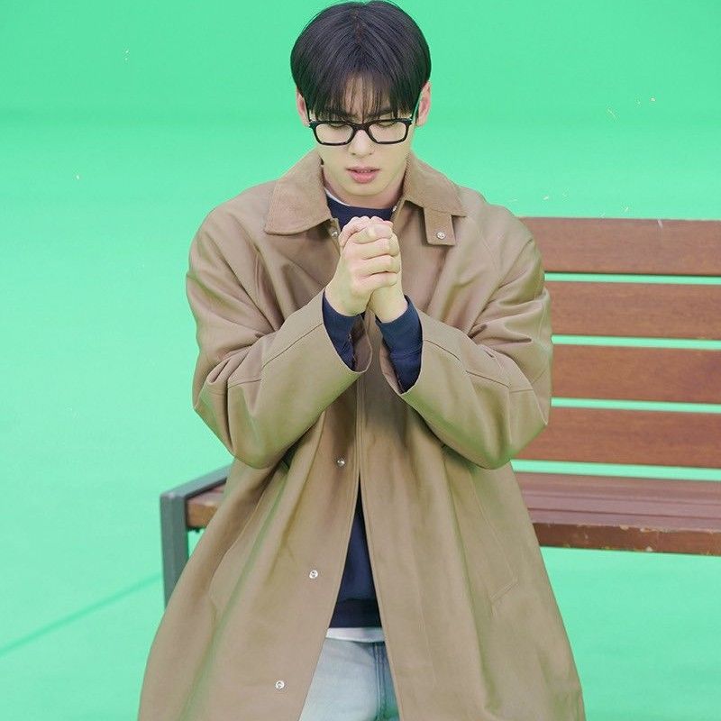 A moment captured by a fan of Cha Eunwoo