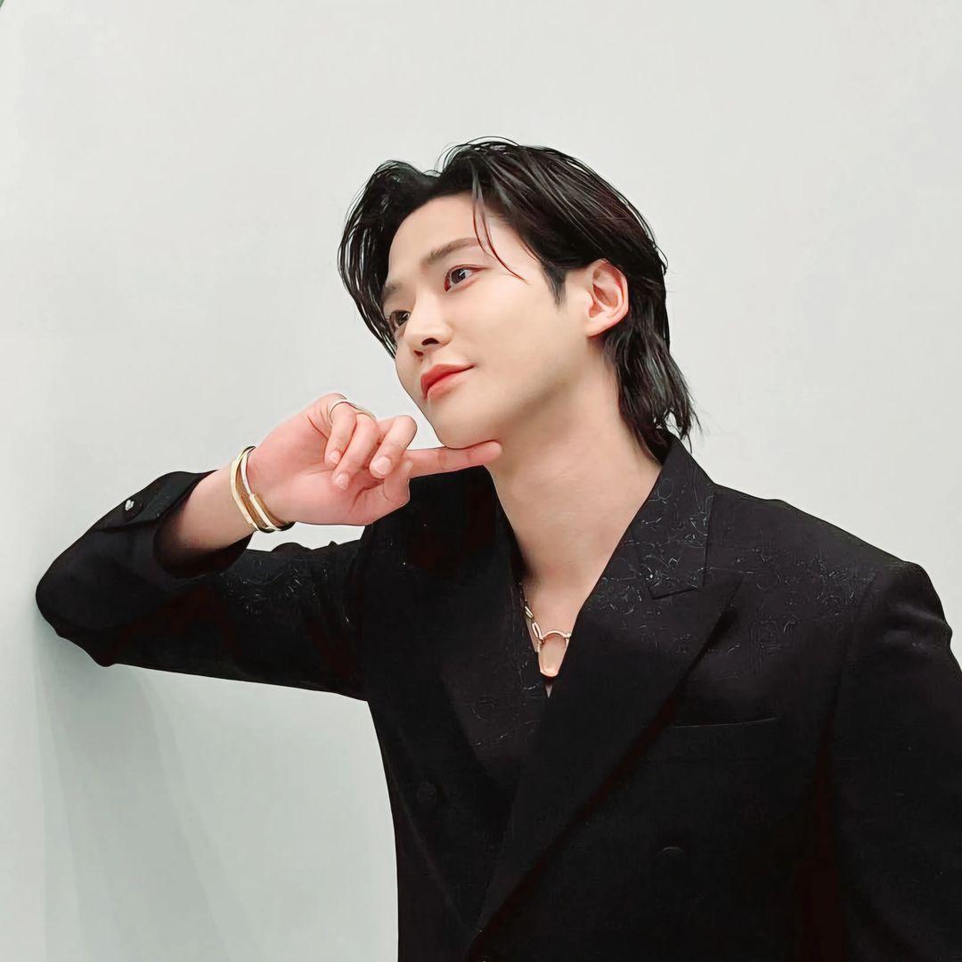 로운의 최신 사진