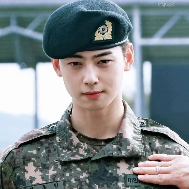 Behind-the-scenes cut of Cha Eunwoo