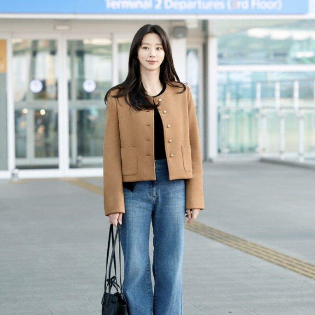 A moment captured by a fan of Lee Joobeen