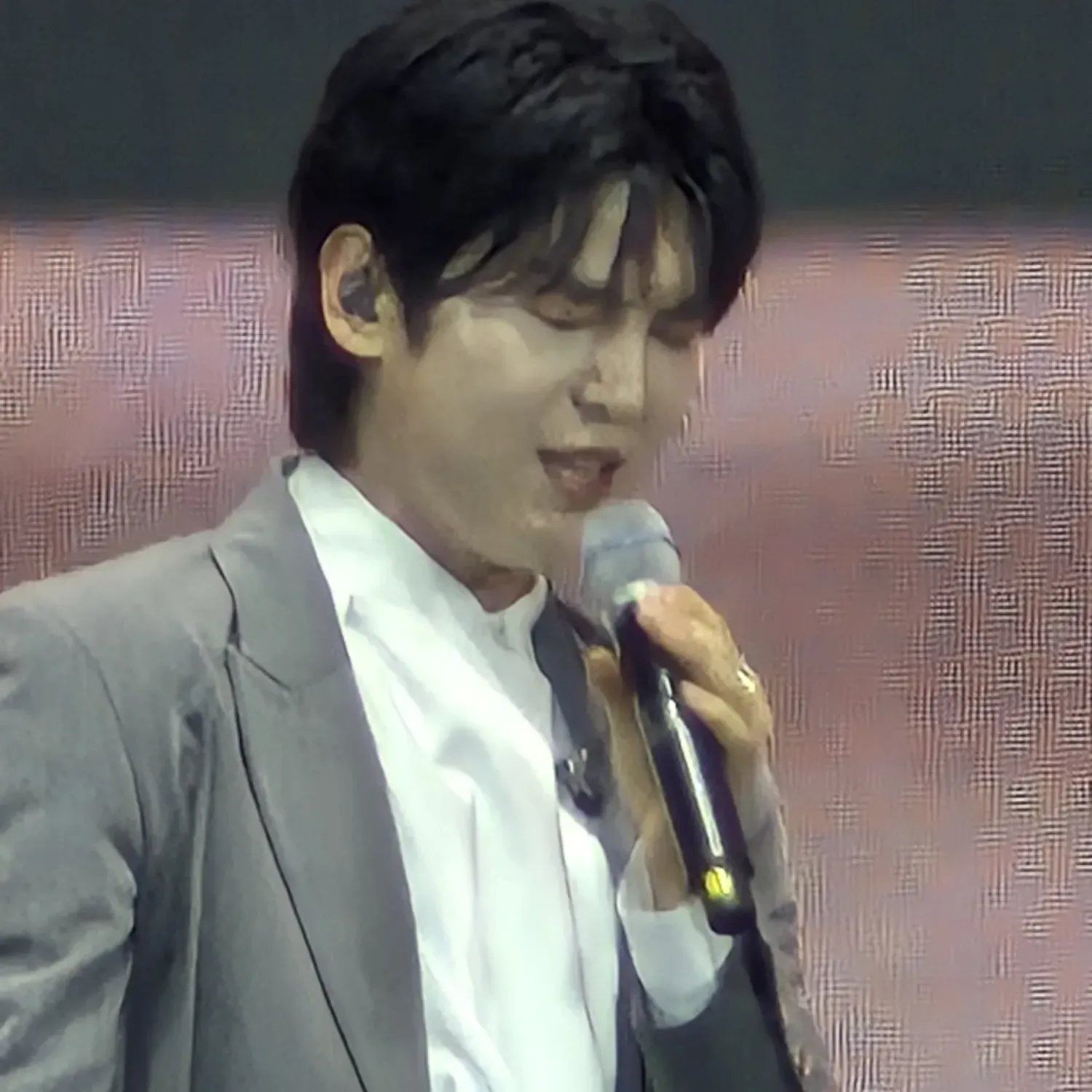 A moment captured by a fan of Kim Junsu (1991)