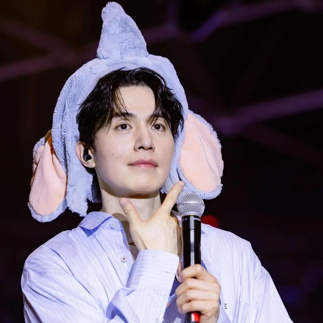 A moment captured by a fan of Lee Dongwook