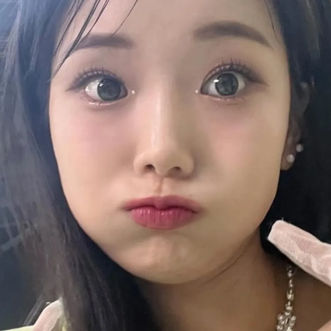 A moment captured by a fan of Kim Soyeon (2004)