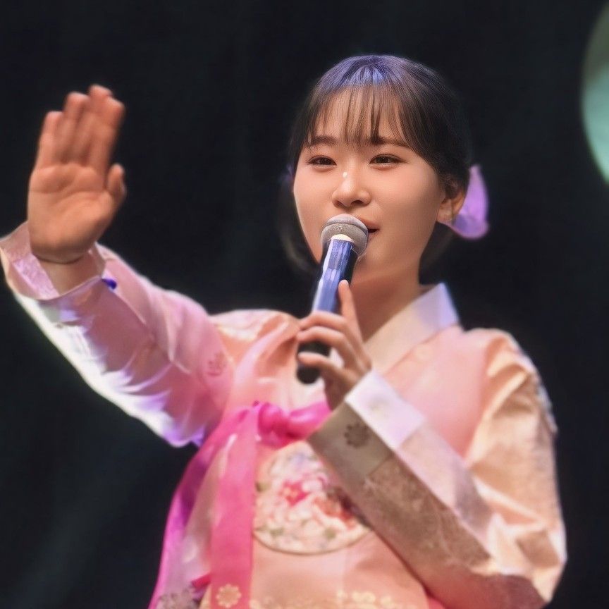 Foto kegiatan terbaru dari Kim Dahyun