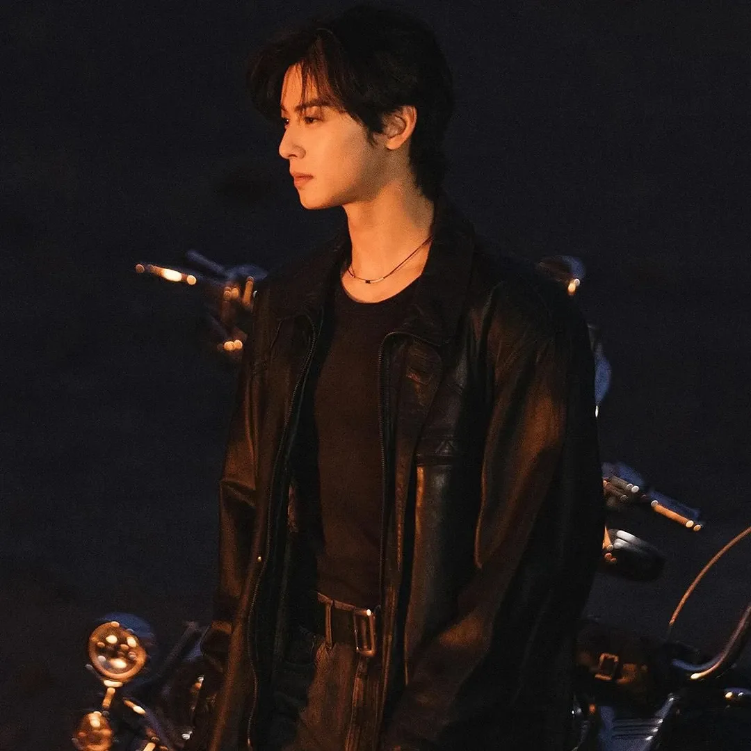 A moment captured by a fan of Cha Eunwoo