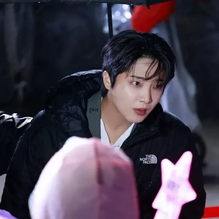 Behind-the-scenes cut of Hwang Yunsung