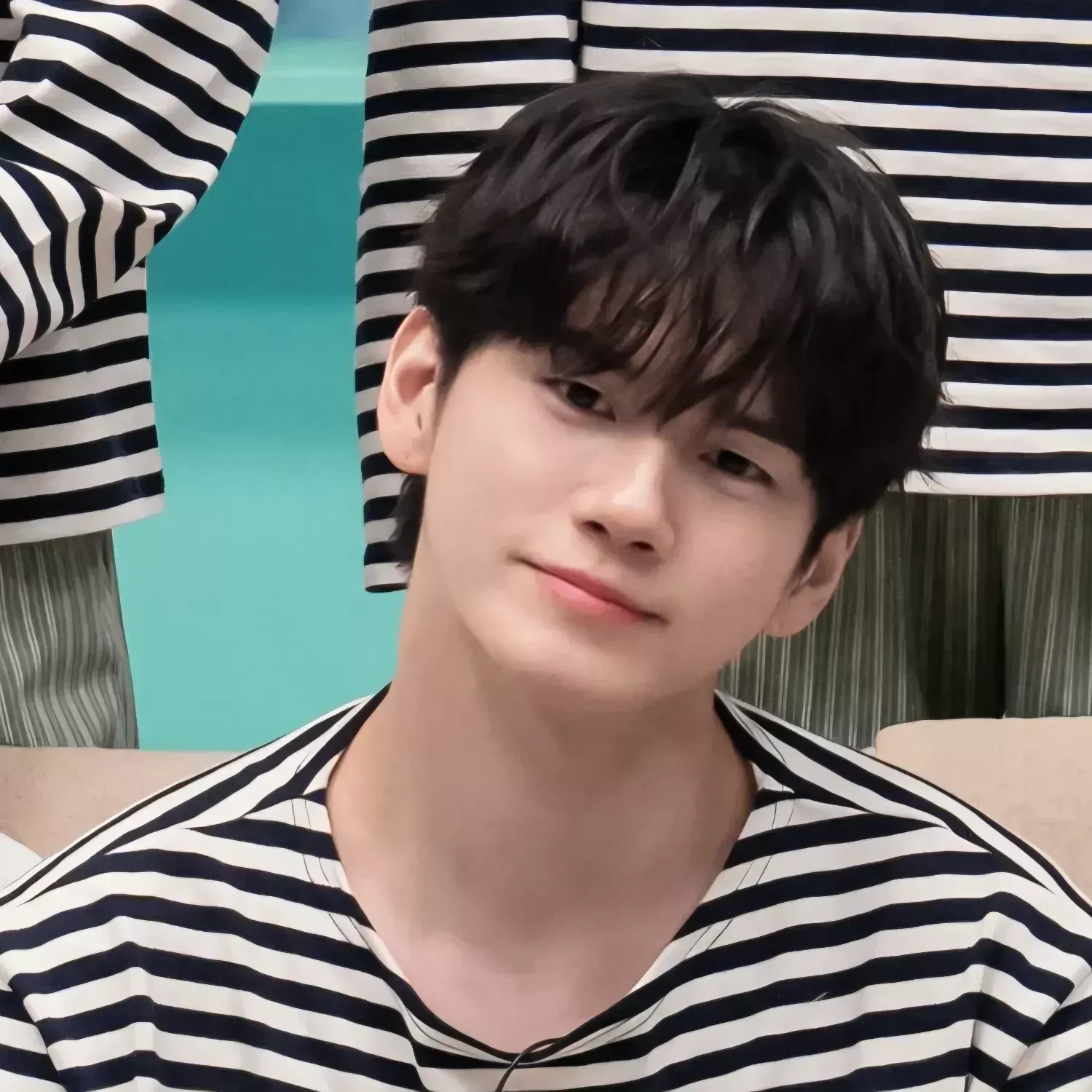 粉丝拍下的邕圣祐瞬间