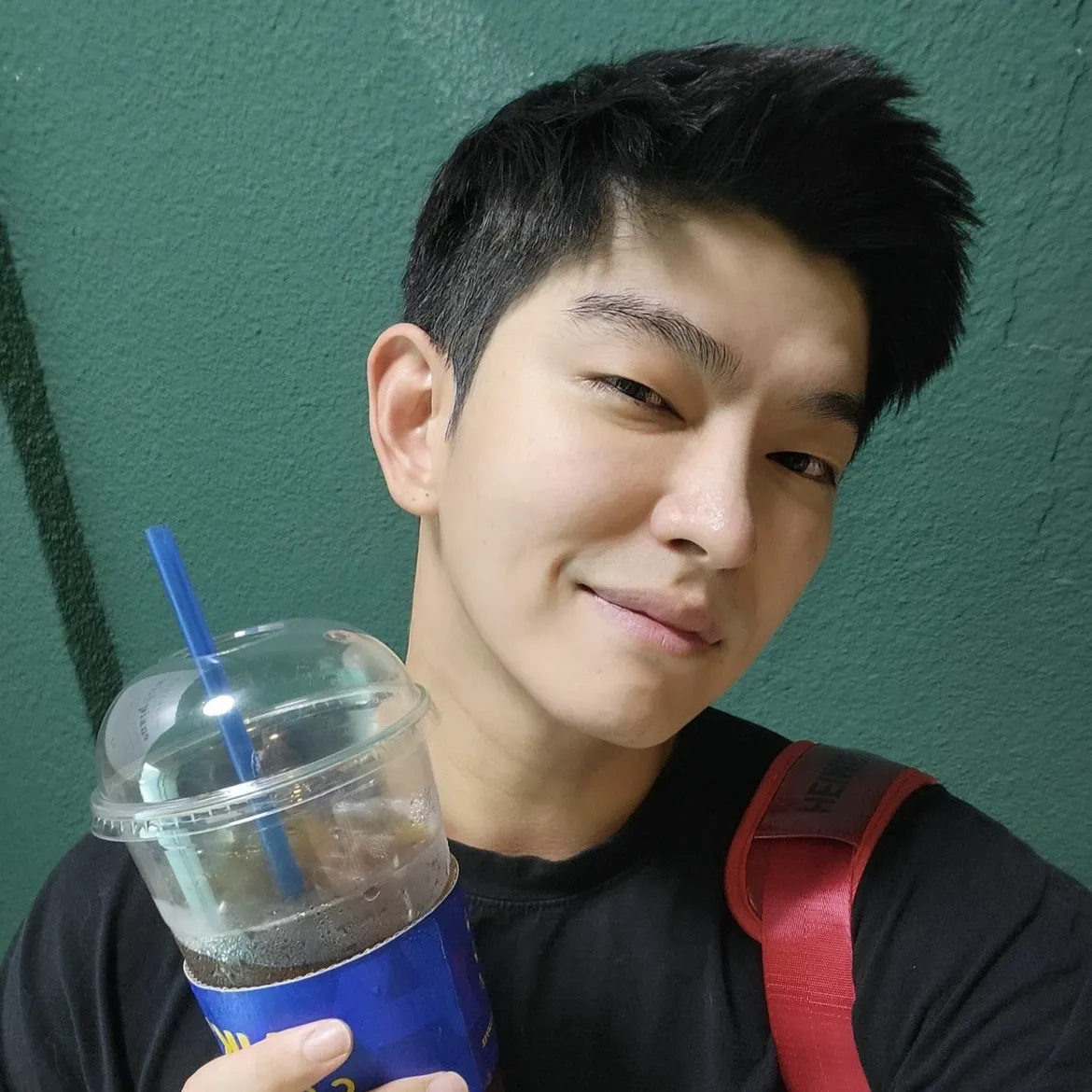 Behind-the-scenes cut of Yoon Kyunsang