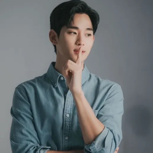 粉絲拍下的金秀賢瞬間