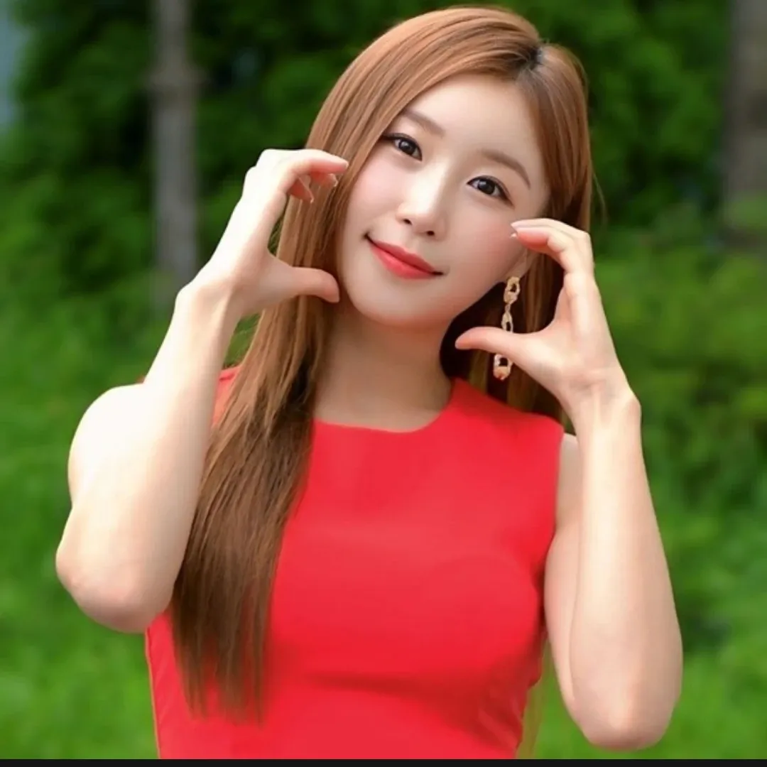 Behind-the-scenes cut of Lee Sona