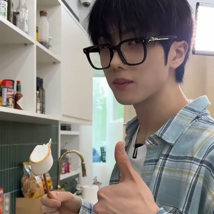 Recent activity shot of Park Jisung