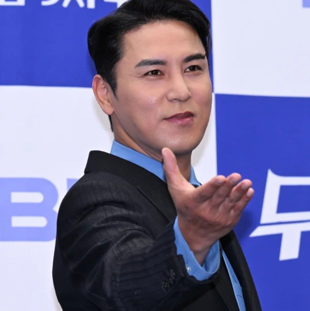 チャン・ミンホの最近の活動ショット