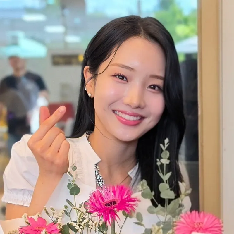 Behind-the-scenes cut of Kim Soyeon (2004)