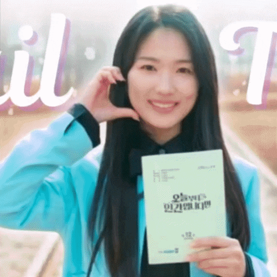 Behind-the-scenes cut of Kim Hyeyoon