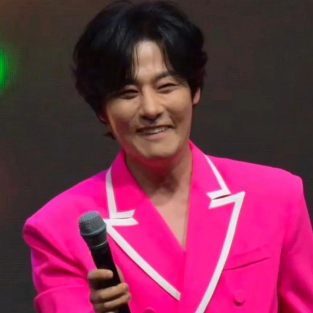 Behind-the-scenes cut of Kang Moonkyung