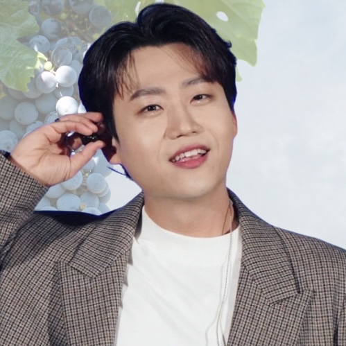 Behind-the-scenes cut of Min Soohyun