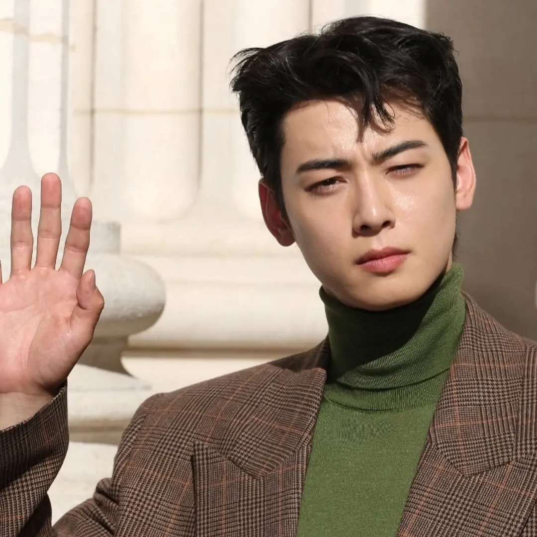Behind-the-scenes cut of Cha Eunwoo