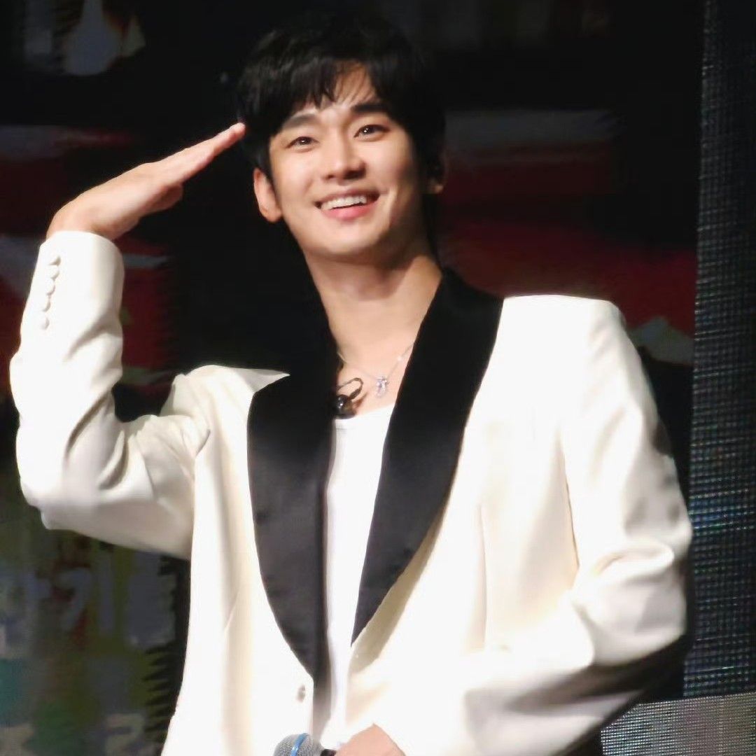 A moment captured by a fan of Kim Soohyun