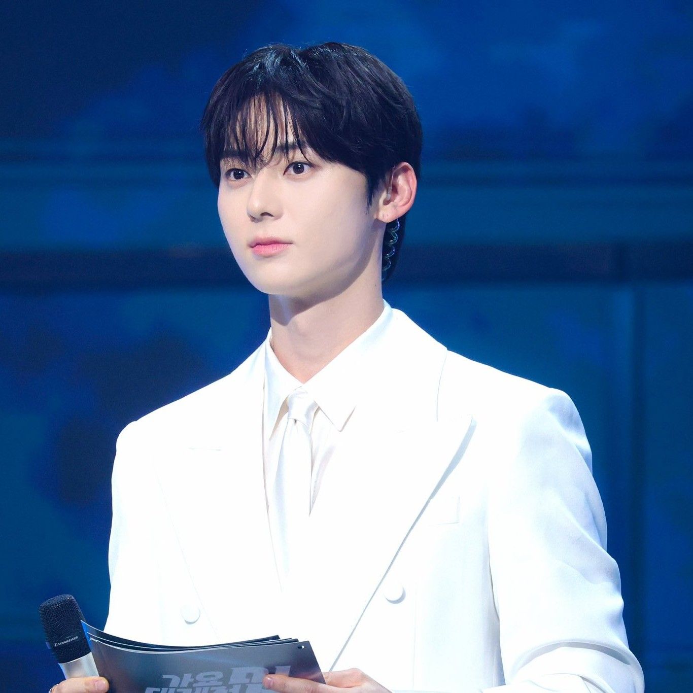 황민현 최근 활동샷