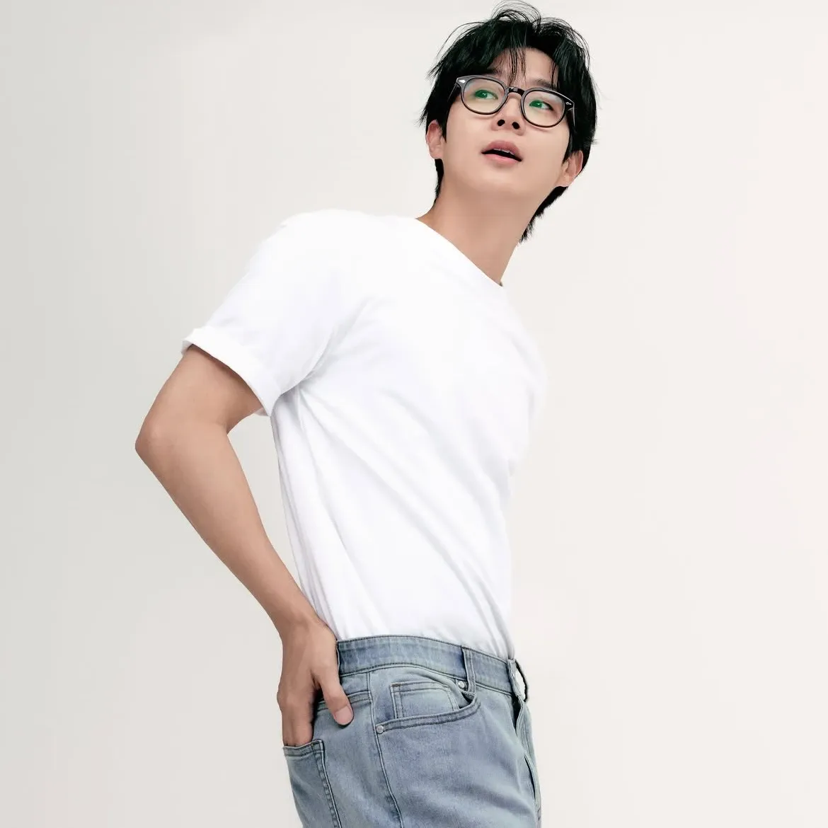 Behind-the-scenes cut of Choi Wooshik