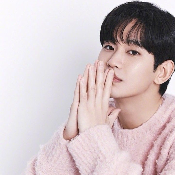 Foto kegiatan terbaru dari Kim Soohyun