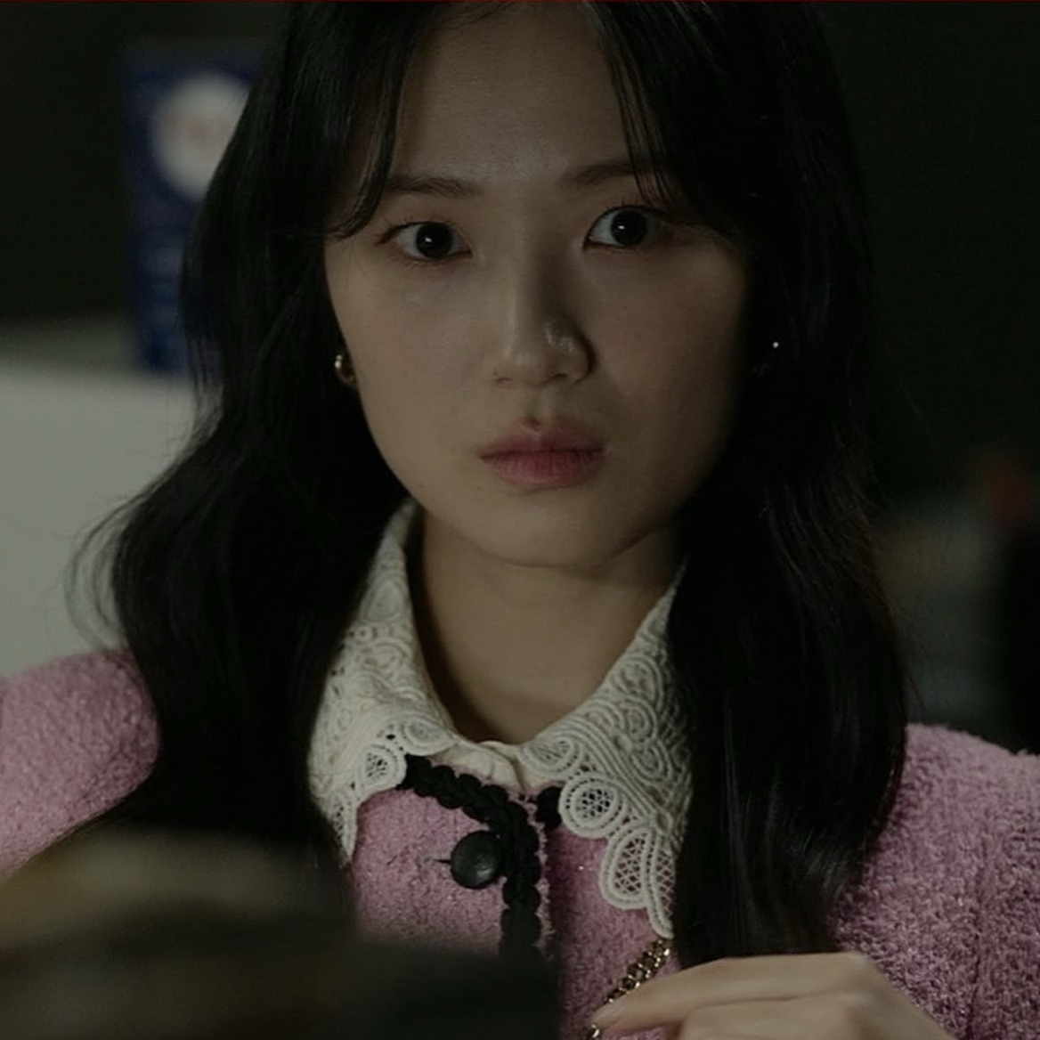 Behind-the-scenes cut of Kim Hyeyoon