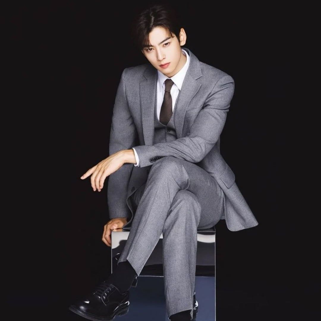 Latest photo of Cha Eunwoo