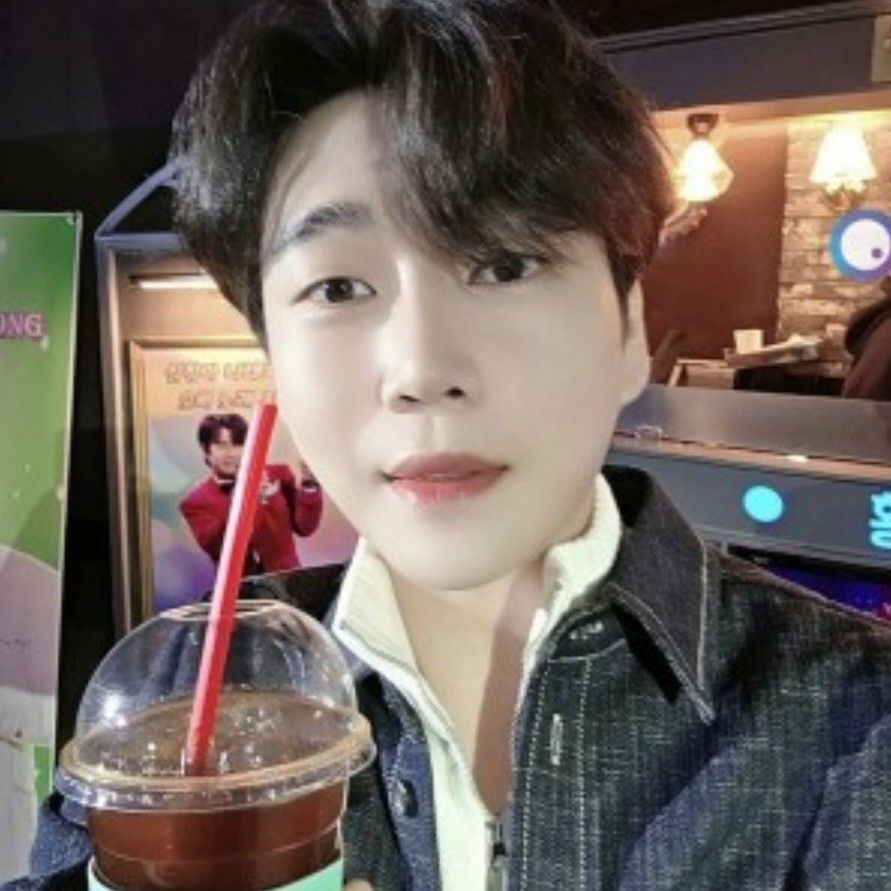 Behind-the-scenes cut of Hwang Youngwoong