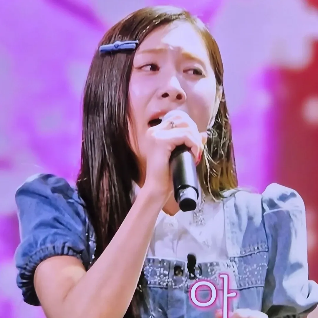 A moment captured by a fan of Huh Chanmi