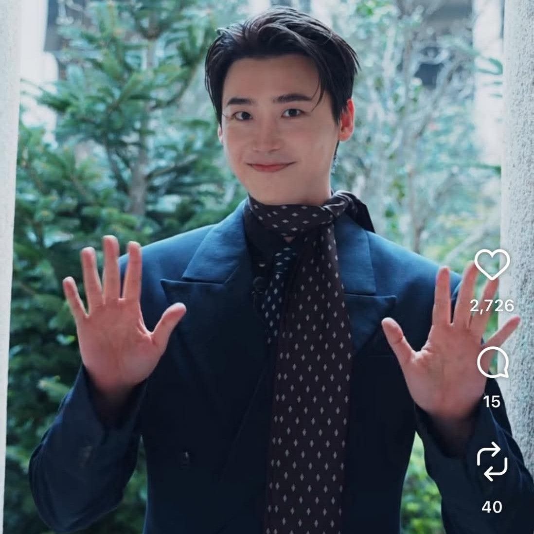 Recent activity shot of Lee Jongsuk