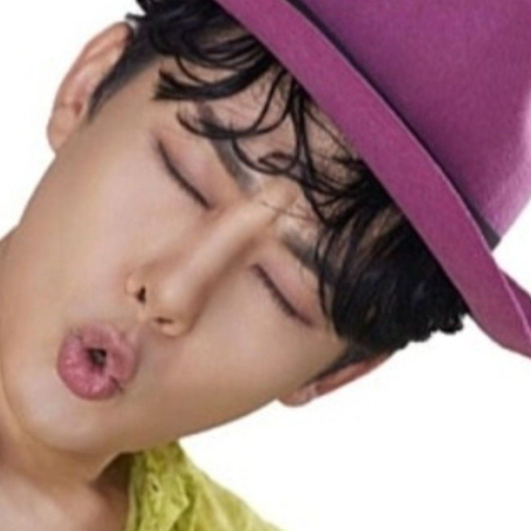 Behind-the-scenes cut of Kang Moonkyung