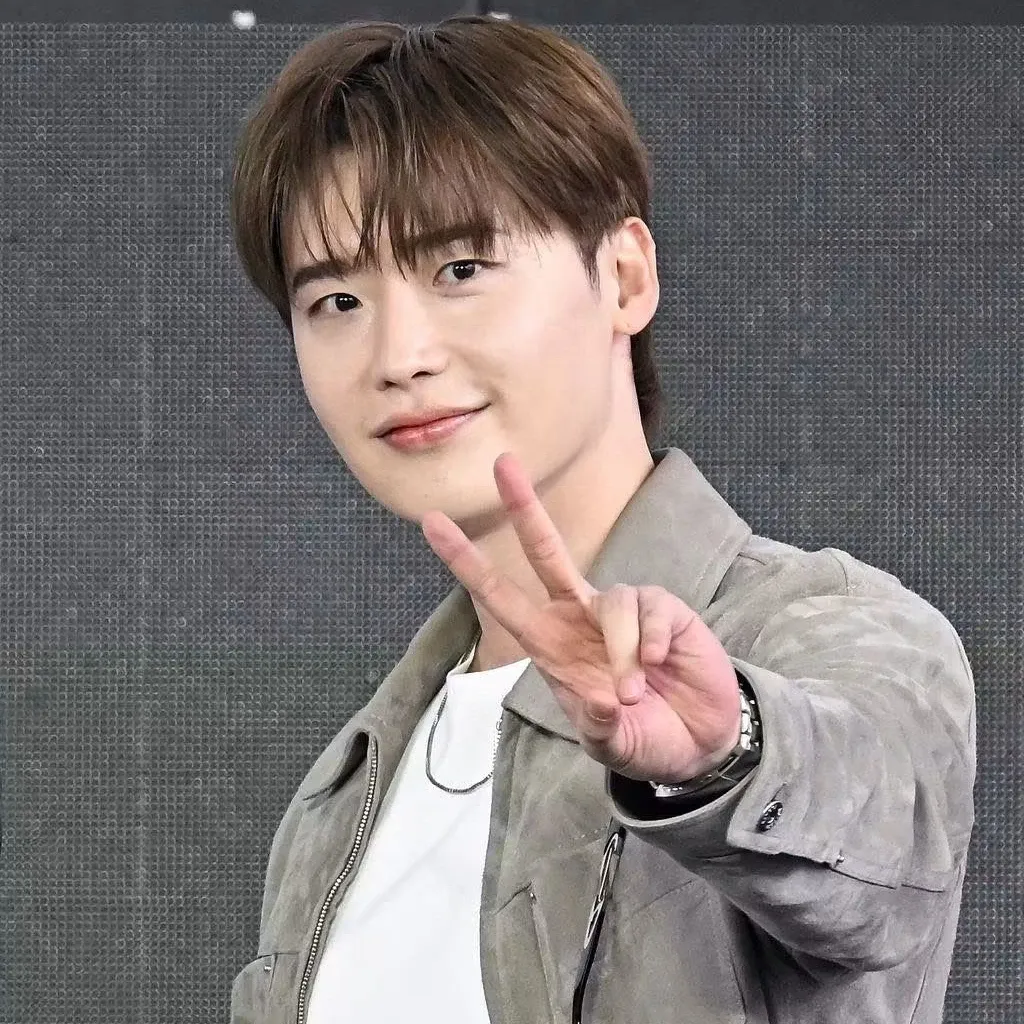 Behind-the-scenes cut of Lee Jongsuk