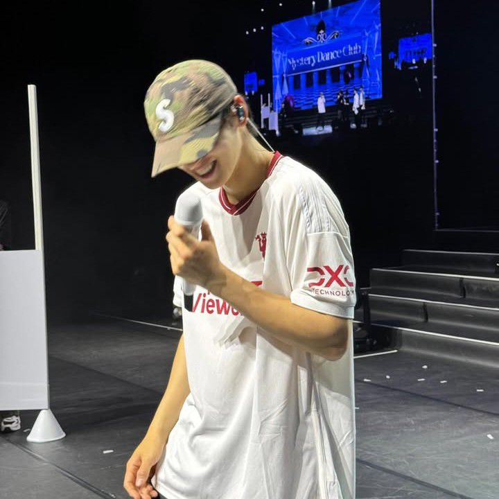 Behind-the-scenes cut of Cha Eunwoo